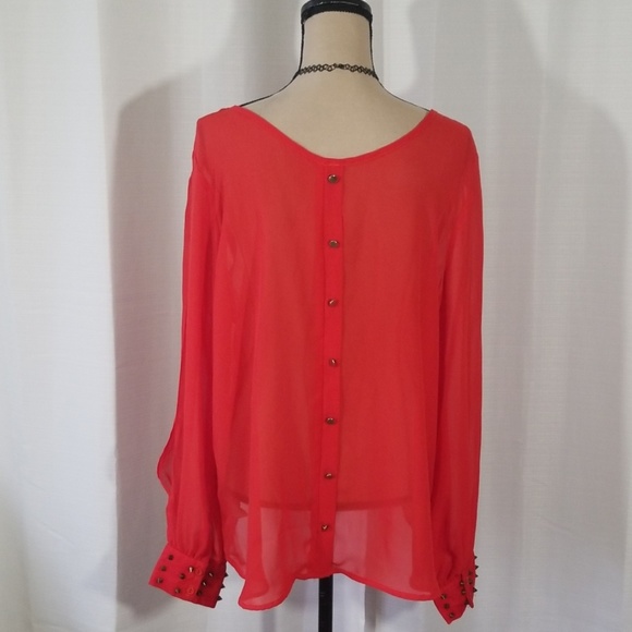 Reckless Hearts red high low spikes top. Size XL - Picture 4 of 8